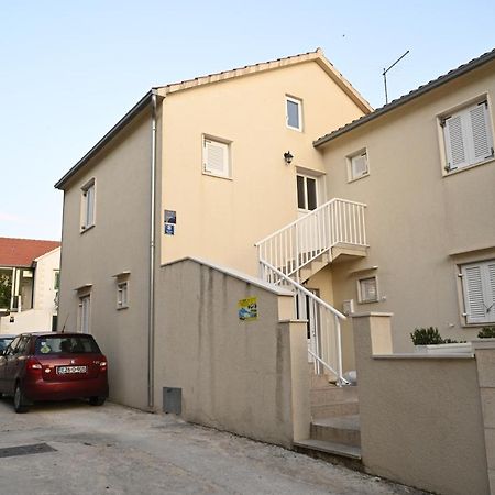 Apartments "Sea View" Miki & Ivana Бол Экстерьер фото