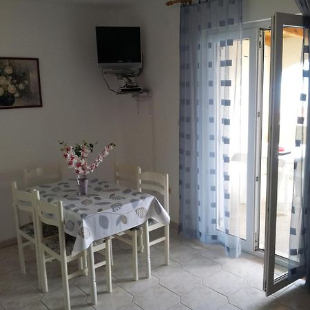 Apartments "Sea View" Miki & Ivana Бол Номер фото